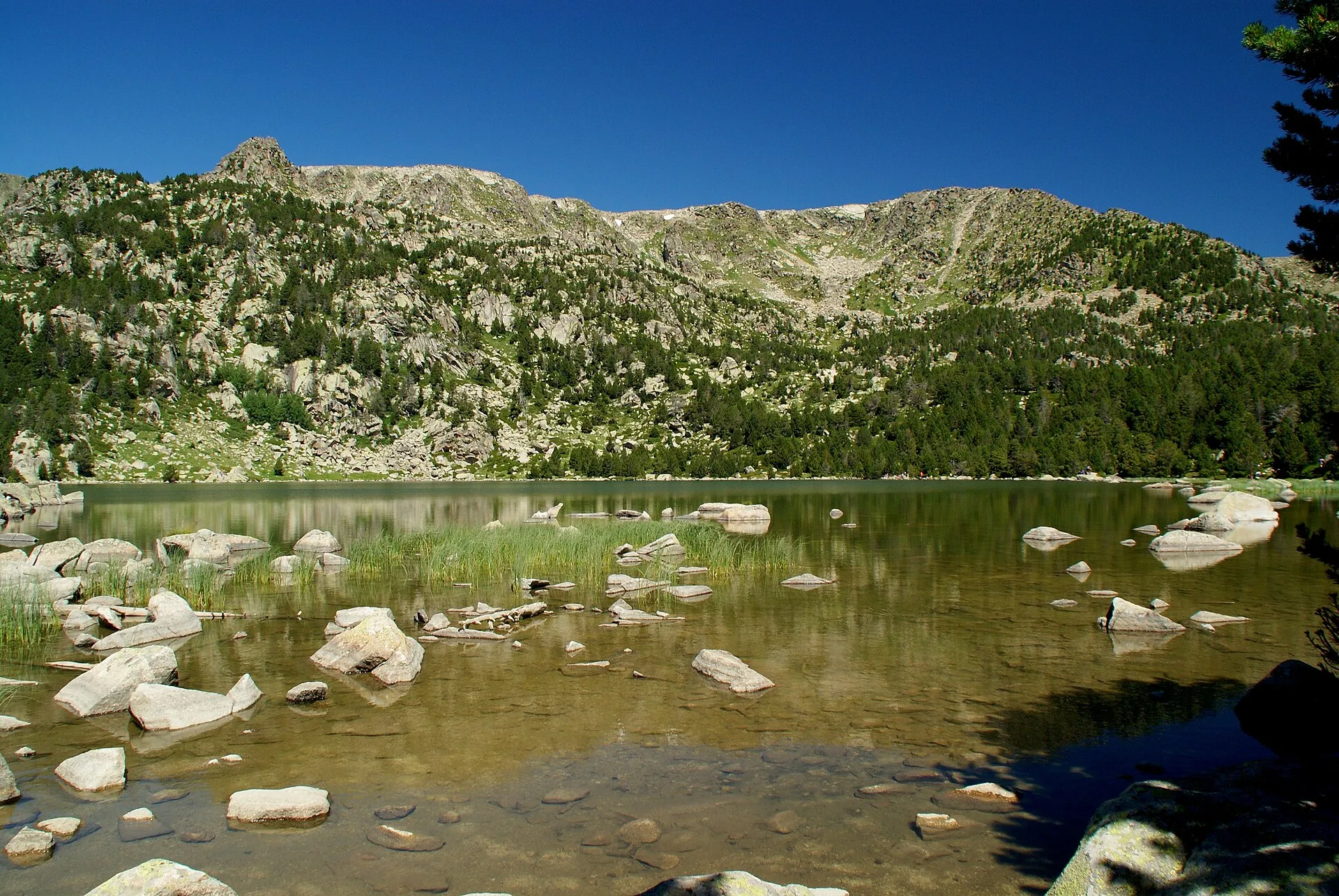 Excursión al lago de Malniu desde Meranges - cómo llegar, ruta y refugio
