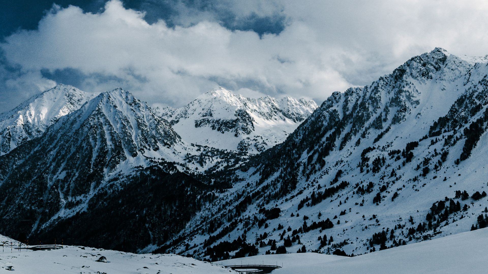 Montañas nevadas de La Cerdanya, en el Pirineo